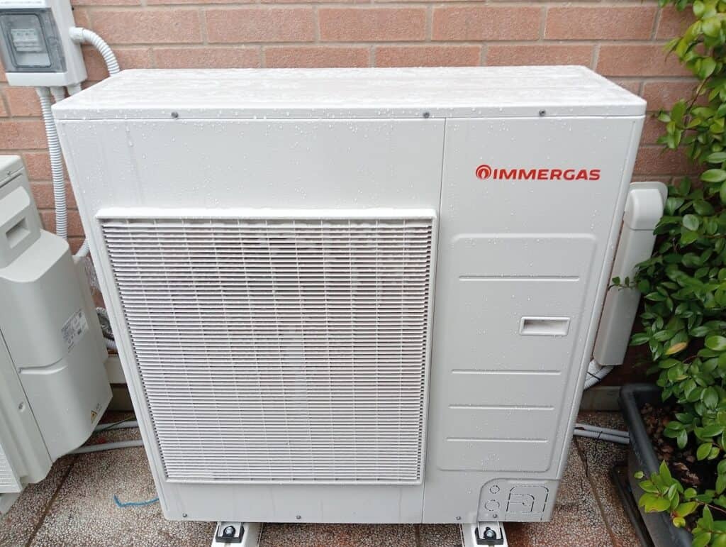 pompe calore immergas corpo esterno