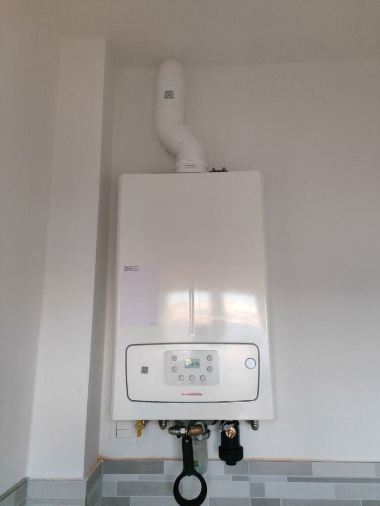 Caldaia a condensazione installata a parete