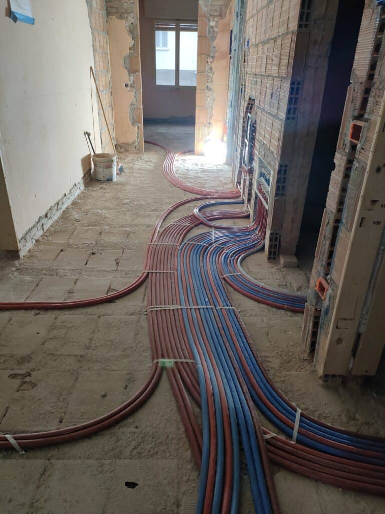 Tubature idrauliche in cantiere